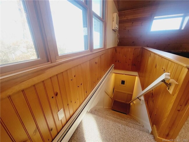 Building Photo - 4 -8 E Lake Rd