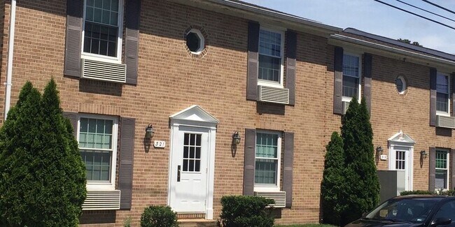 Primary Photo - Broadway Apartments