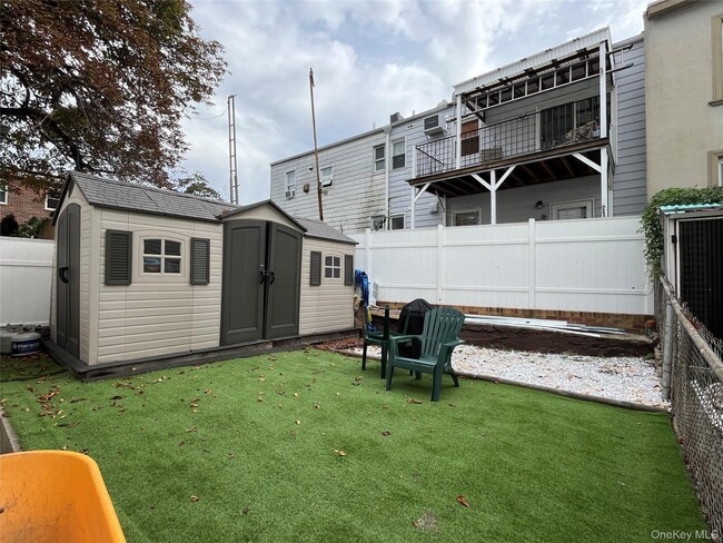 Building Photo - 61-20 55th Dr
