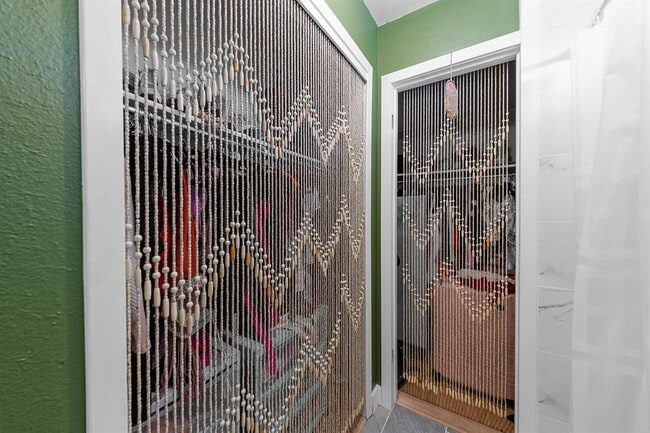 Building Photo - 722 Decker Prairie Dr