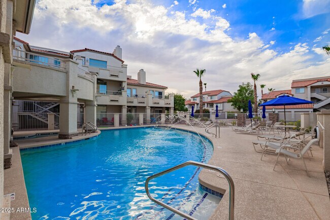 Building Photo - 10080 E Mountainview Lake Dr