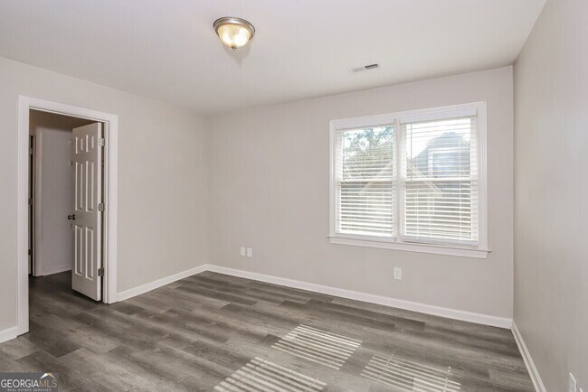 Building Photo - 1272 Channel Park SW