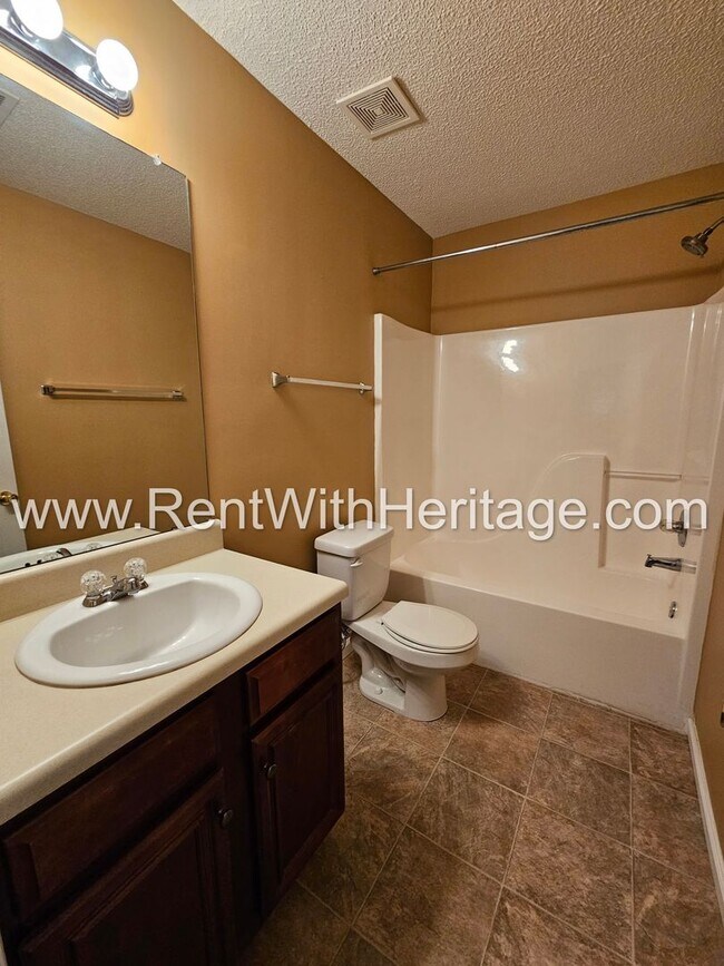 Building Photo - WOW!!! GORGEOUS HOME IN POPULAR CREEKSIDE SUBDIVSION / SWIM / TENNIS / UPGRADES GALLORE