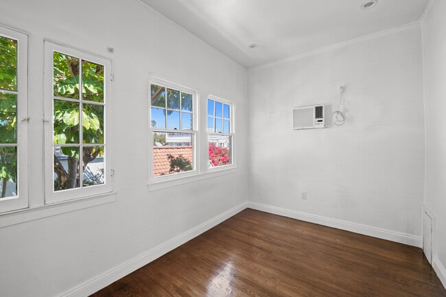Building Photo - 647 N Spaulding Ave