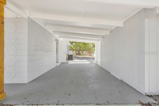 Building Photo - 1325 Windsor Way