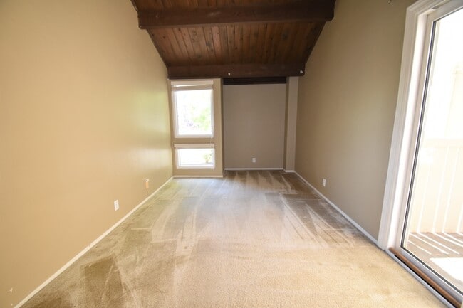 Building Photo - 827 Kingfisher Ter