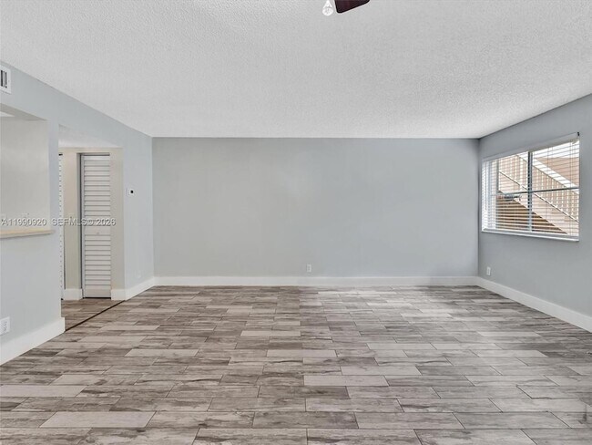 Building Photo - 9777 Westview Dr