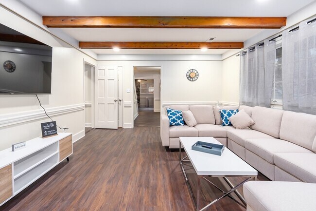 Building Photo - 712 Forrest Heights Dr SE