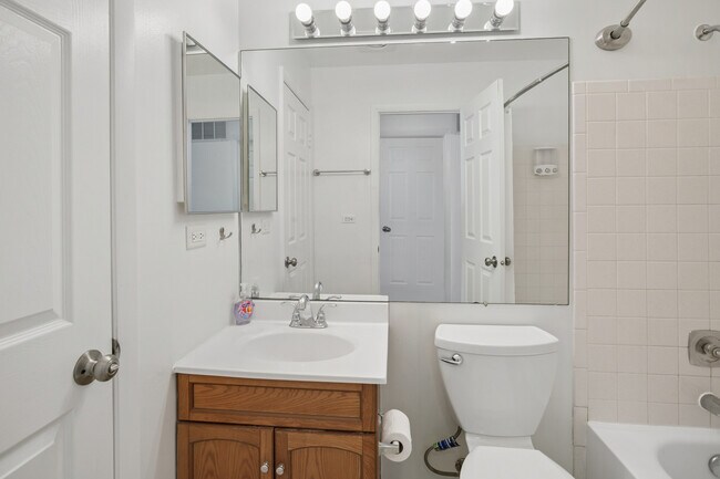 Building Photo - 402 Sandalwood Ln