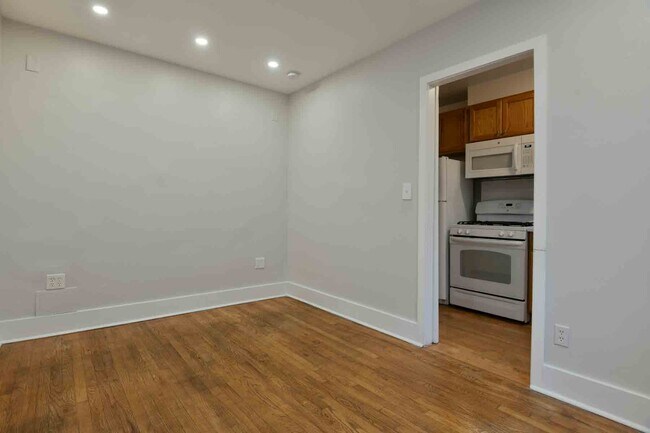 Building Photo - 725 Kearny St NE