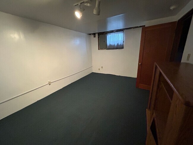 Building Photo - Country Living