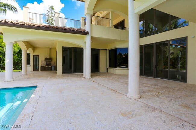 Building Photo - 823 Cassena Rd