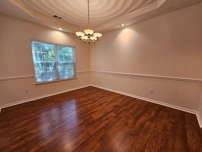 Building Photo - Estates of Greenbrier