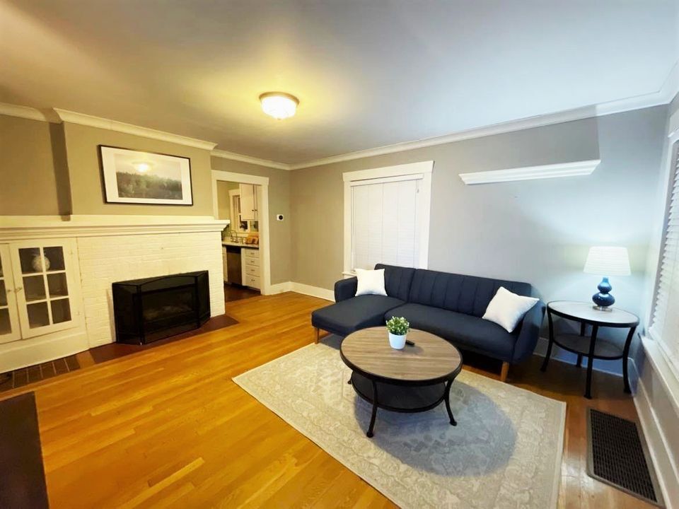 Building Photo - 704 NE 53rd St