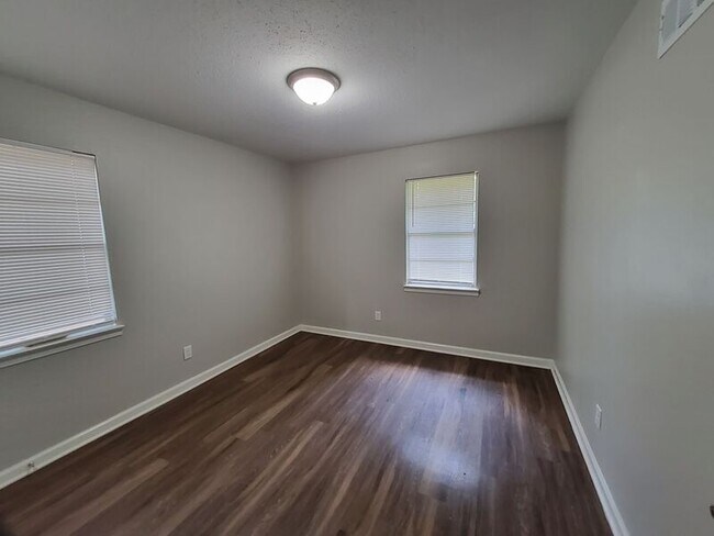 Building Photo - 5132 Christopher Ave