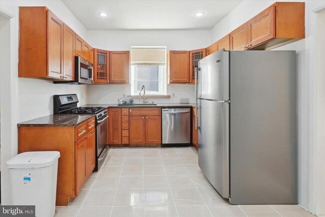 Building Photo - 7033 Sherwood Rd