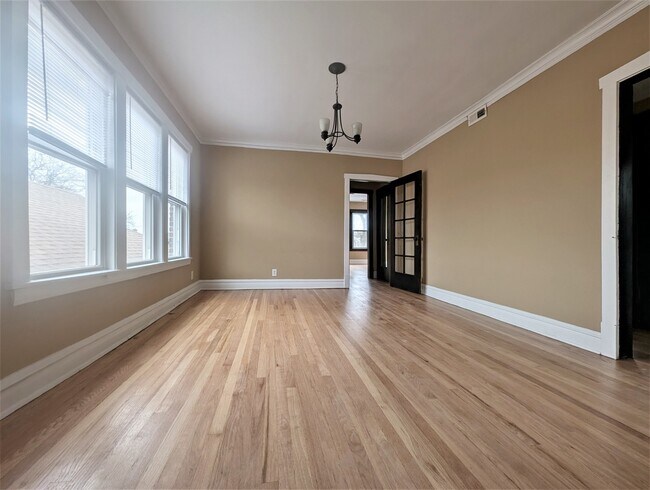 Building Photo - 3114 N Kilpatrick Ave