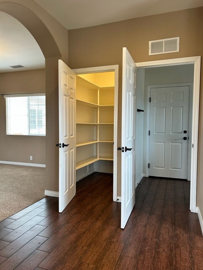 Building Photo - Please Contact Vaughn Realty to set up an ...