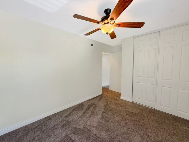 Building Photo - Spacious 3BR/2BA with Private Yard in Para...