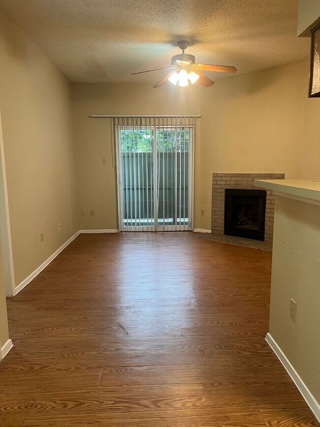 Building Photo - Beautiful 1BD / 1BA - W/D - North Campus - Law School - Engineering - $1495