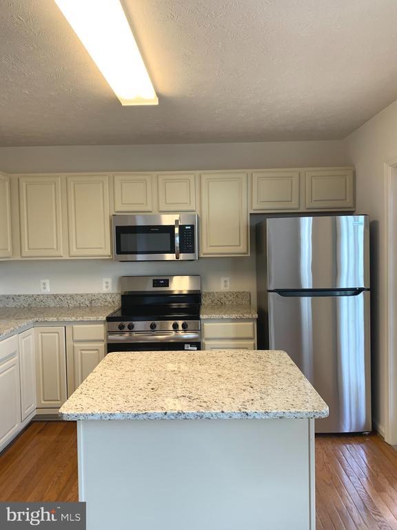 Building Photo - 207 Regina Ln