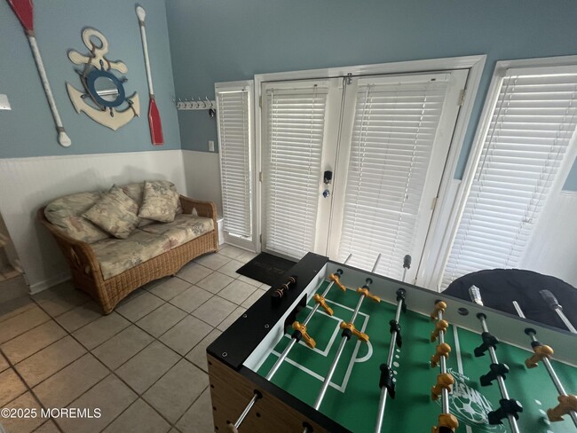 Building Photo - 1727 River Rd