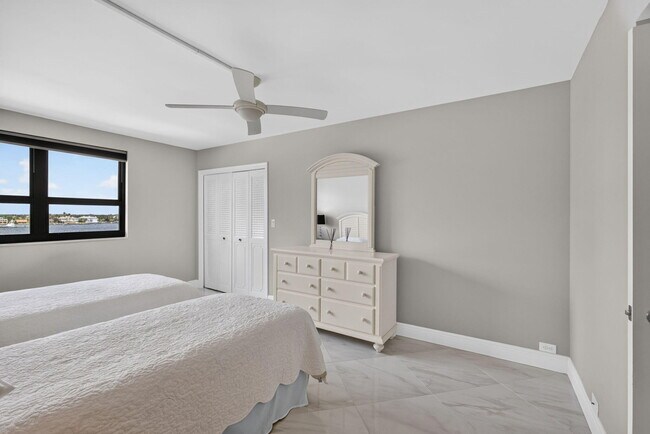 Building Photo - 1208 Marine Way