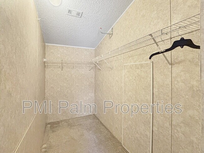 Building Photo - 7568 SE Swan Ave