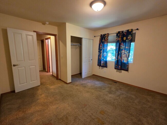 Building Photo - 1080 Heron Ridge Ave