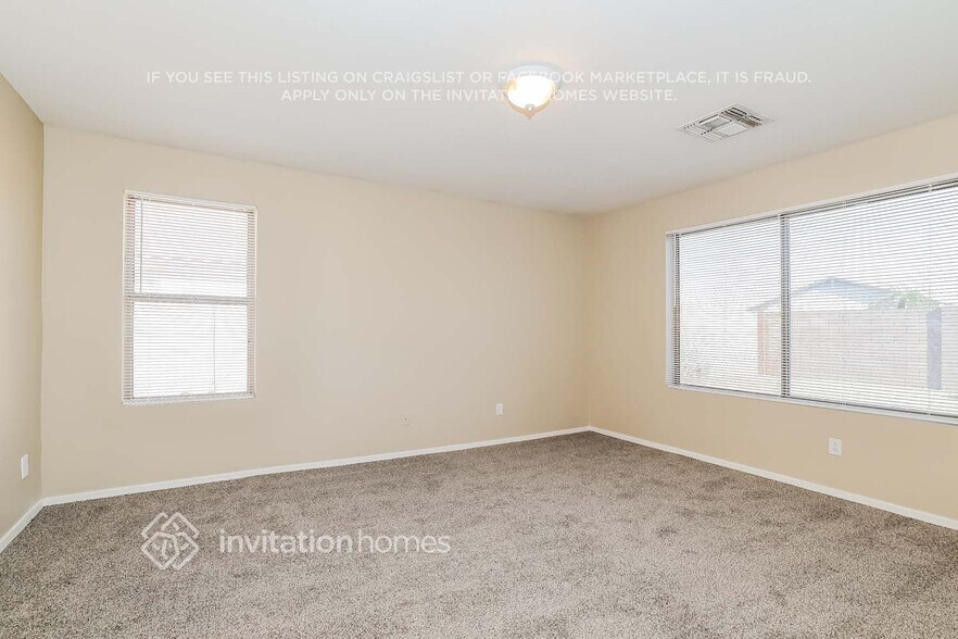 Building Photo - 725 S Parkwood