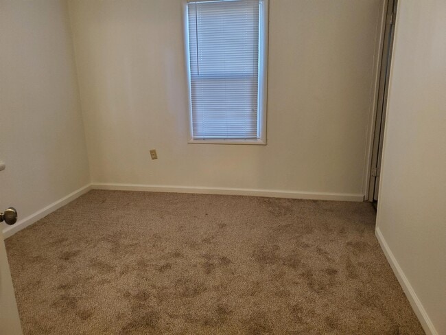 Building Photo - 430 Robinson Ave