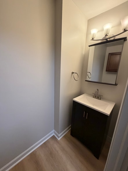 Building Photo - 8060 Mountain Vw