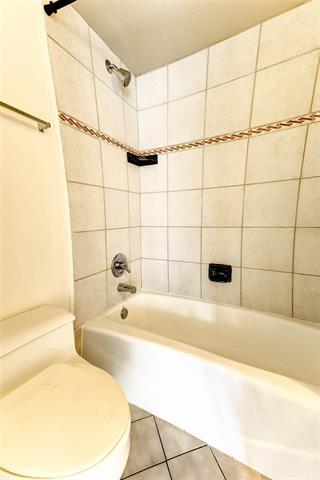 Building Photo - 5150 Amesbury Dr