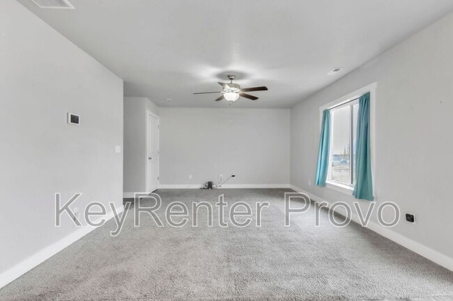 Building Photo - 1042 N 120 E St