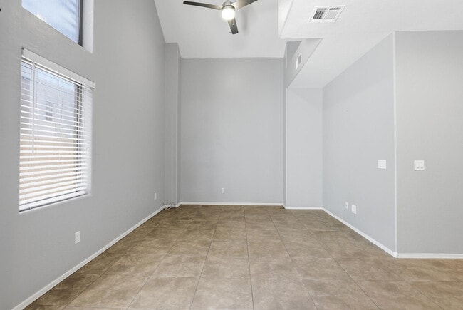 Building Photo - 2027 E University Dr