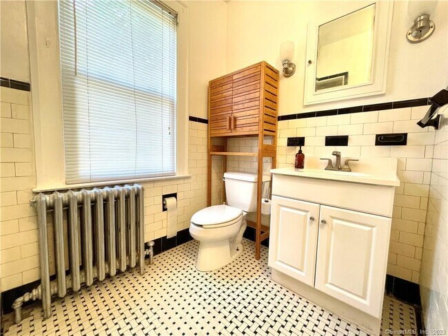 Building Photo - 294 Fountain St