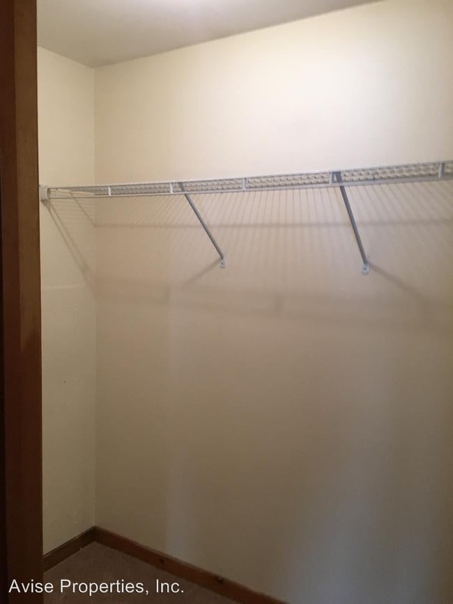 Building Photo - 52 Village Green Rd