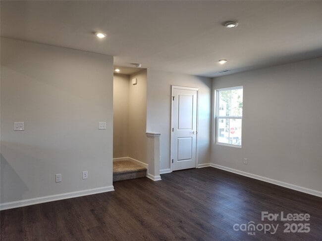 Building Photo - 8031 Sinnet Pl