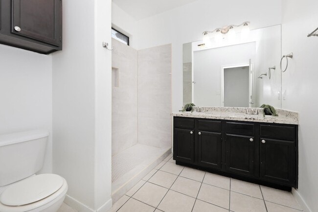 Building Photo - 2445 Monarch Dr