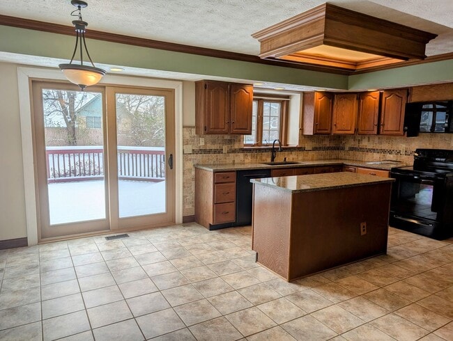 Building Photo - 4 Bedroom Beavercreek Home - AVAILABLE NOW!