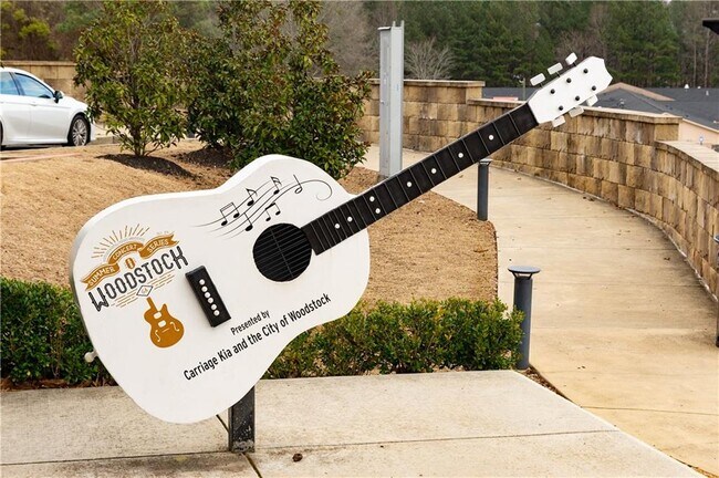 Building Photo - 9040 Main St