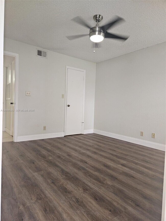 Building Photo - 3200 N Palm Aire Dr