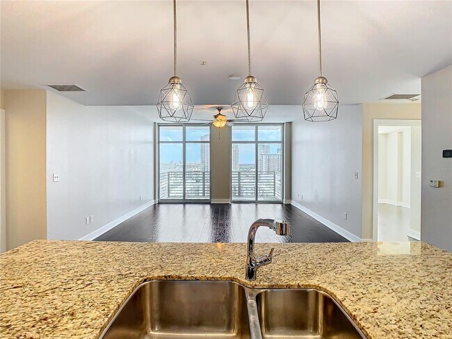 Building Photo - 1208 E Kennedy Blvd