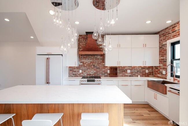 Building Photo - 60 Carmelita St