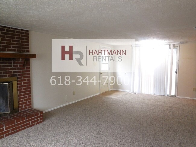 Building Photo - Three Bedroom 2 Bath Brick Home with 2 Car Garage!!