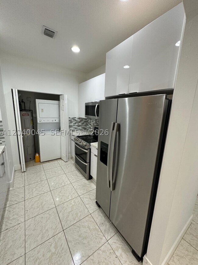 Building Photo - 4273 NE 10th Ct