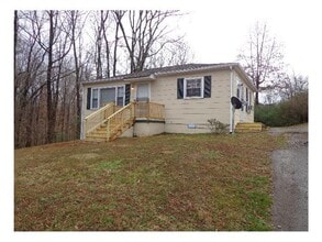 Building Photo - 2 Bedroom Home For Rent Near APSU!