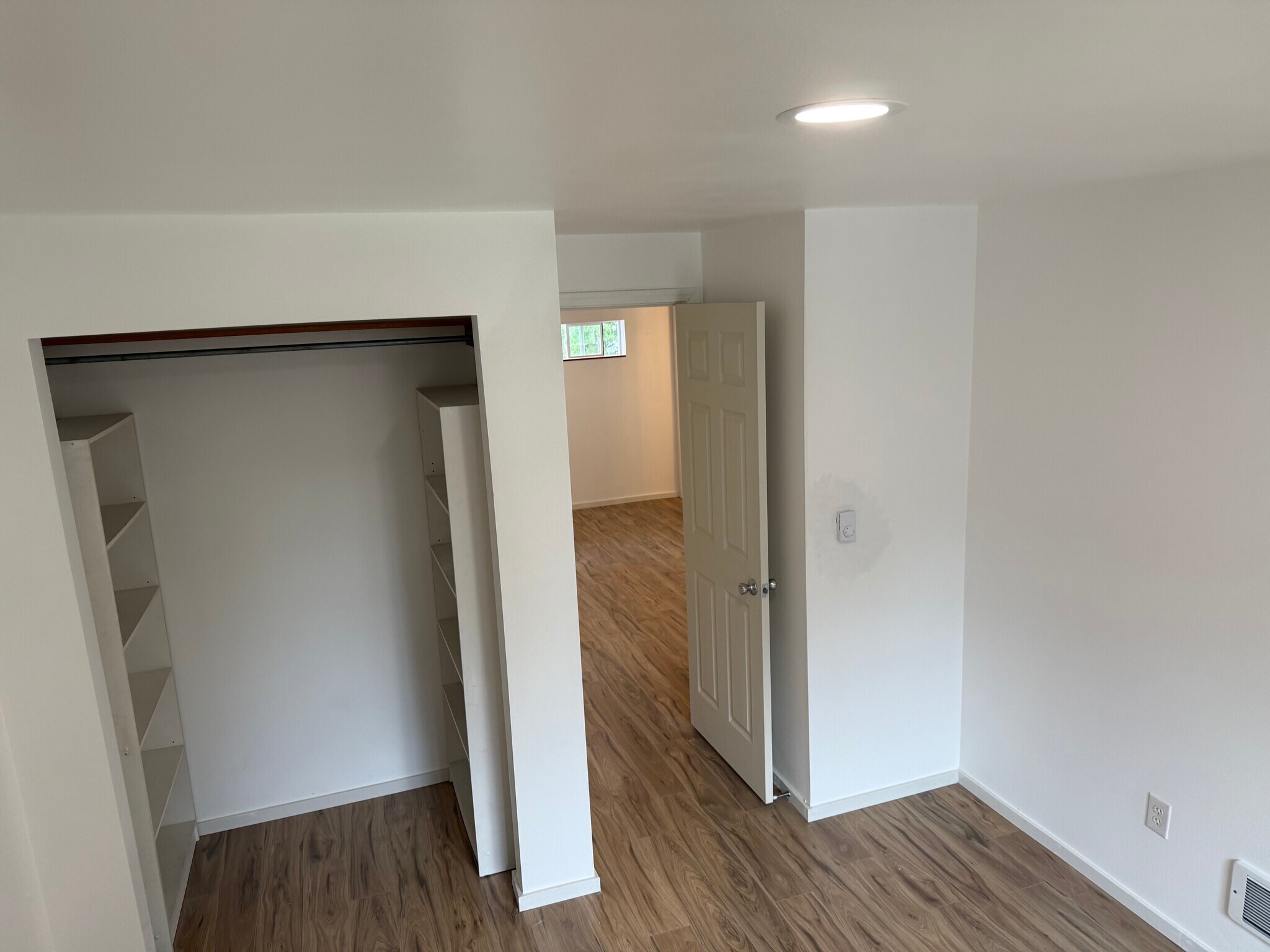 Building Photo - 16420 6th Ave W