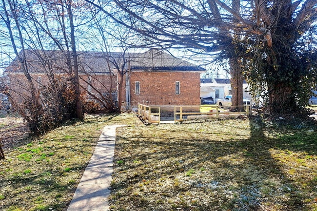 Building Photo - 2104 W Burnett Ave