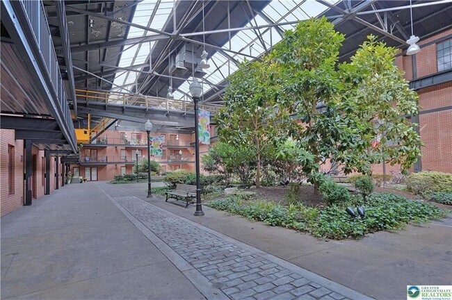 Building Photo - 11 W 2nd St